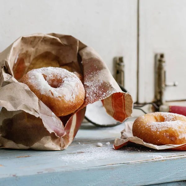 Donuts caseiros com açúcar em pó — Fotografia de Stock