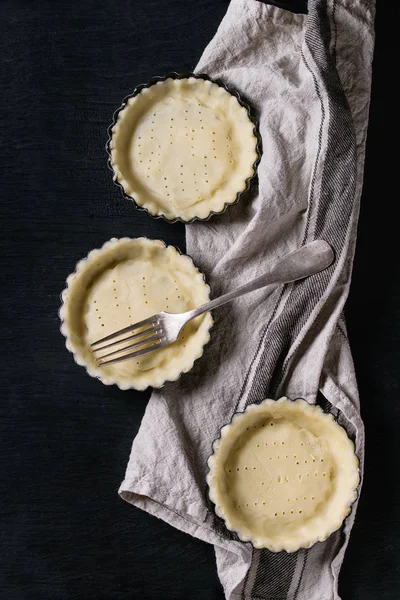 Deeg voor quiche taart bakken — Stockfoto