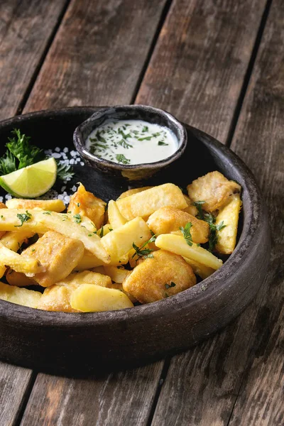 Soslu balık ve patates kızartması