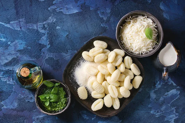 Çiğ çiğ Patates gnocchi — Stok fotoğraf