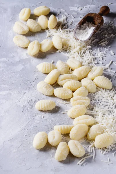 Çiğ çiğ Patates gnocchi — Stok fotoğraf