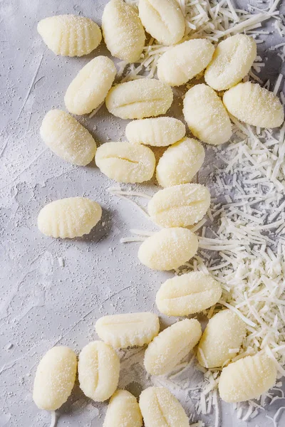 Rauwe ongekookte aardappel gnocchi — Stockfoto