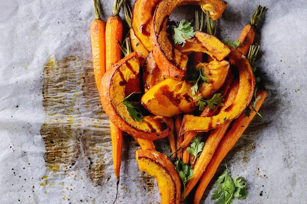 Giovane carota e zucca arrosto — Foto Stock