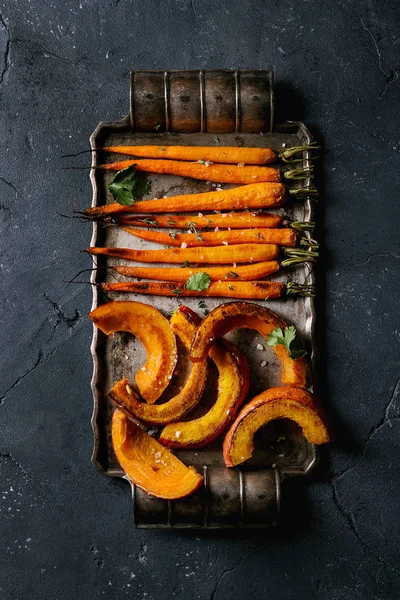 Giovane carota e zucca arrosto — Foto Stock