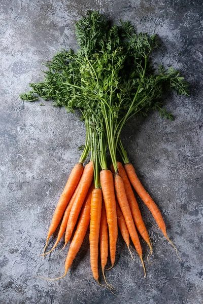 Пачка свіжої моркви — стокове фото