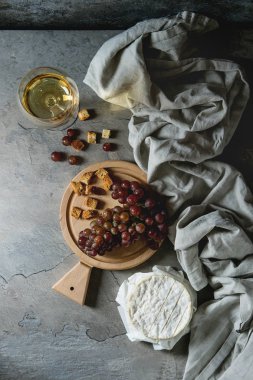 üzüm, peynir ve şarap