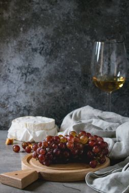 üzüm, peynir ve şarap