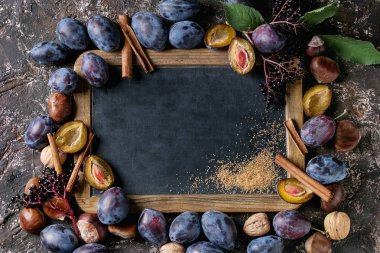 Erik ve ceviz ile kara tahta