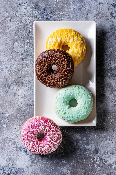 Renkli camlı çörek