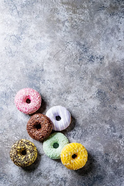 Renkli camlı çörek