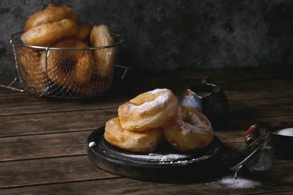 Donuts caseiros com açúcar em pó — Fotografia de Stock