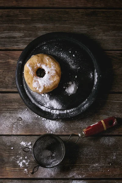 Donut maison avec poudre de sucre — Photo