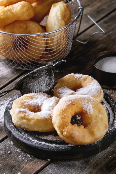 Hemgjorda donuts med socker pulver — Stockfoto