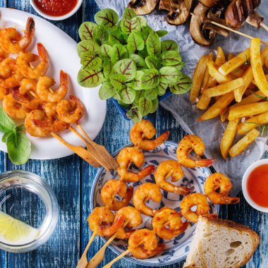 Barbekü baharatlı karides kebap