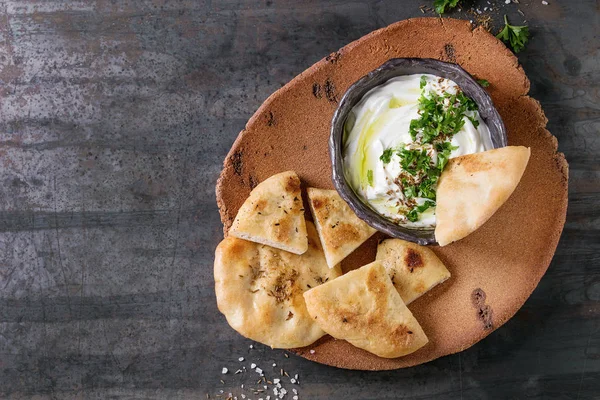 Labneh fresh lebanese cream cheese dip — Stock Photo, Image