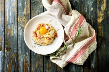 İtalyan makarna carbonara