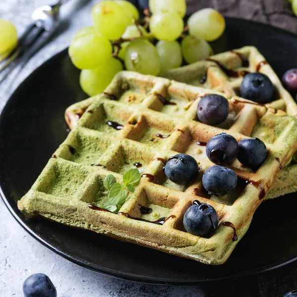 Green waffles with grapes — Stock Photo, Image