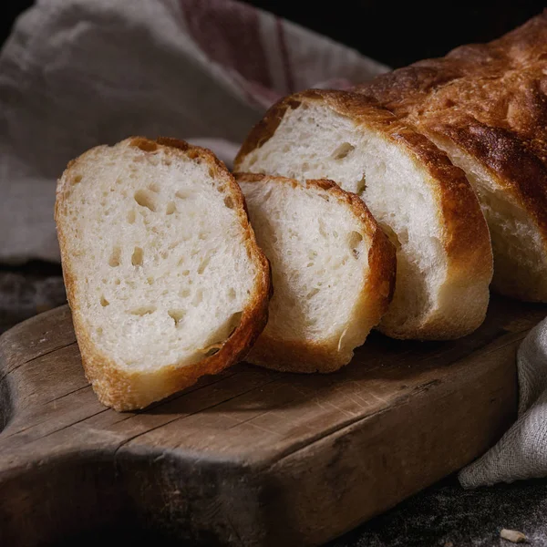 Pan casero de trigo blanco —  Fotos de Stock