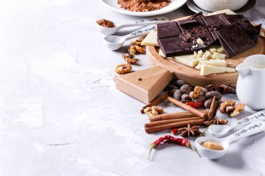 Sıcak çikolata için malzemeler