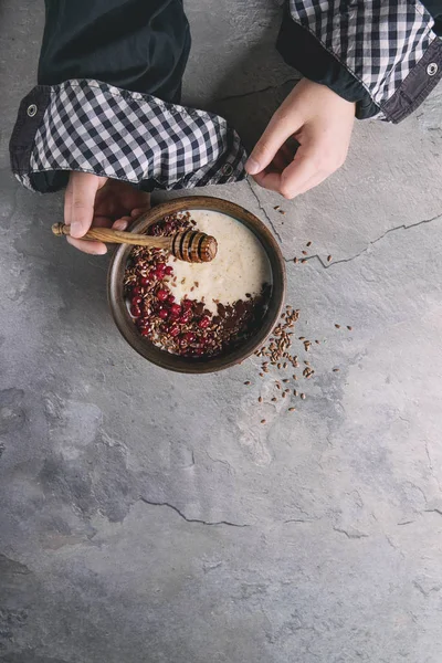 Schüssel mit Schweinefleisch — Stockfoto