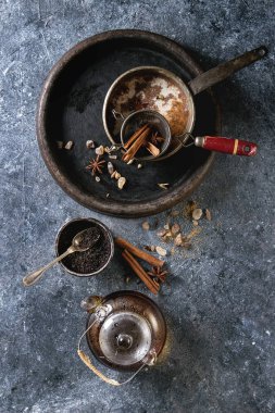 Masala chai malzemelerle