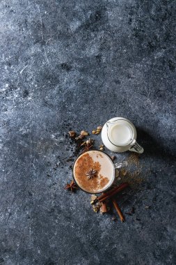 Masala chai malzemelerle