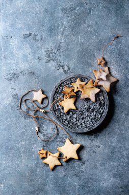 Noel yıldız şekli şekerli kurabiye