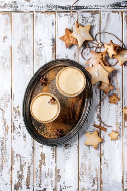 Yumurta likörü Noel kokteyl