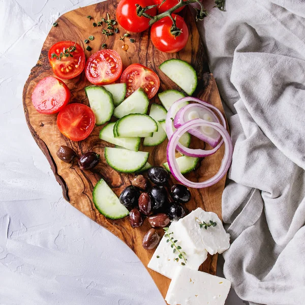 Yunan salatası için malzemeler