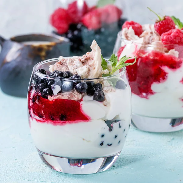 Summer dessert Eton Mess — Stock Photo, Image