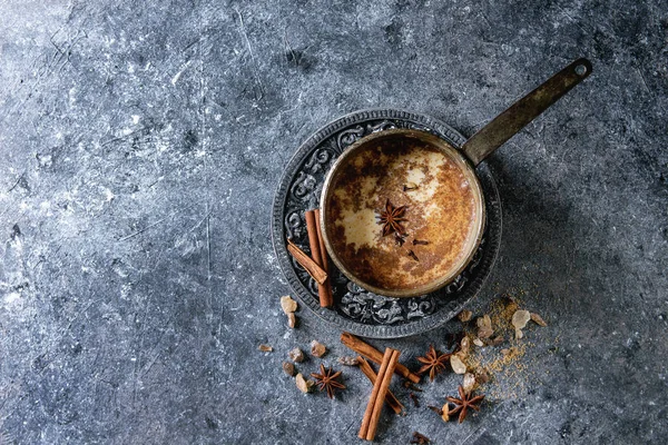 Masala chai malzemelerle — Stok fotoğraf