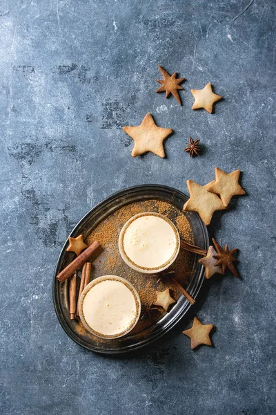 Eggnog Christmas cocktail — Stock Photo, Image