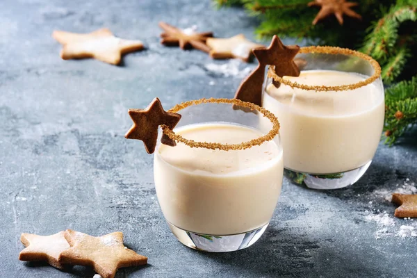 Eggnog Christmas cocktail — Stock Photo, Image