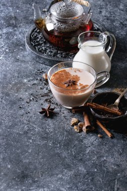 Masala chai malzemelerle