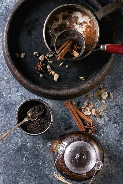 Masala chai con ingredienti — Foto Stock