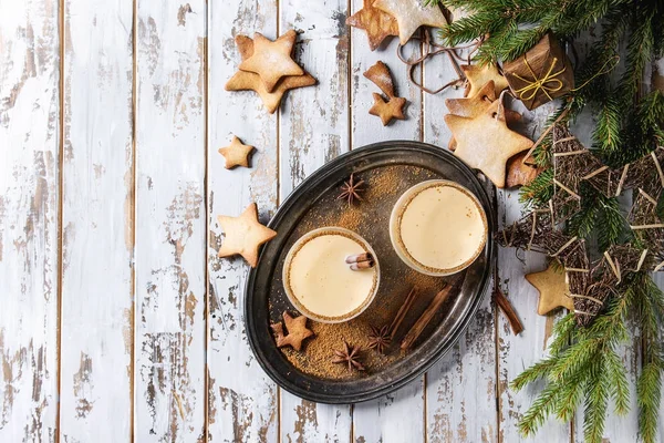 Eggnog Christmas cocktail — Stock Photo, Image