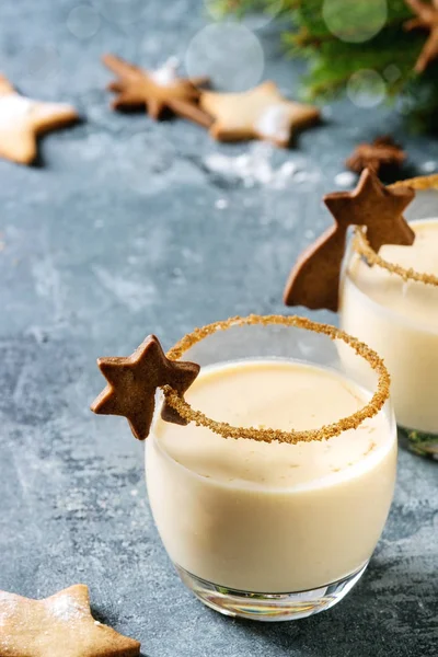 Äggtoddy Christmas cocktail — Stockfoto