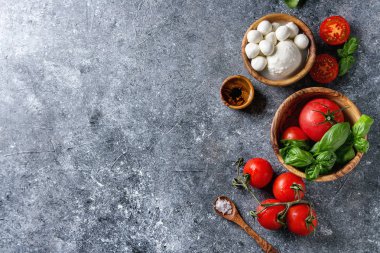 caprese salatası için malzemeler
