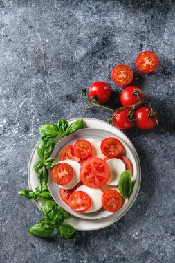 İtalyan Caprese salatası