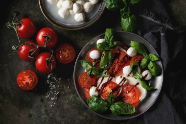 İtalyan Caprese salatası