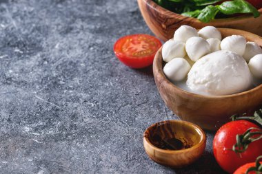 caprese salatası için malzemeler