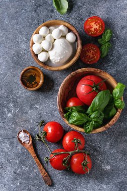 caprese salatası için malzemeler