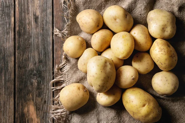 Сырой органический картофель — стоковое фото