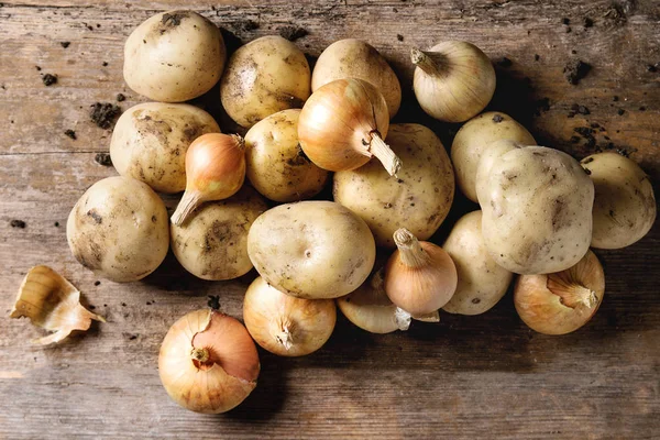 Raw organic potatoes — Stock Photo, Image