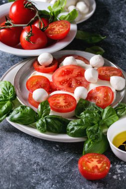 İtalyan Caprese salatası