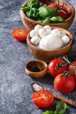 caprese salatası için malzemeler