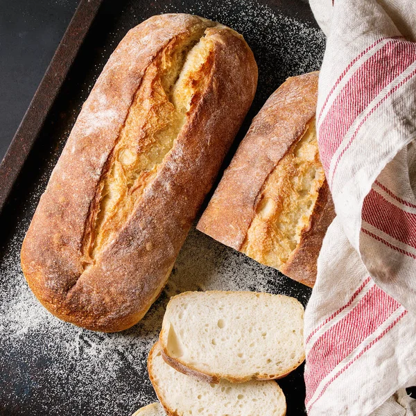 Čerstvě pečený chléb pšeničný — Stock fotografie