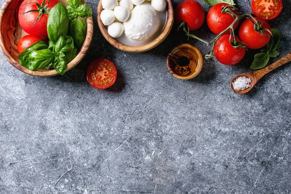 caprese salatası için malzemeler