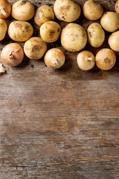 Batatas orgânicas brutas — Fotografia de Stock