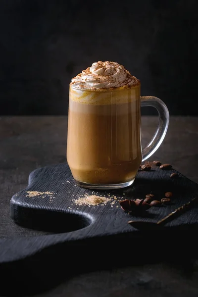 Copa de café con leche de calabaza —  Fotos de Stock